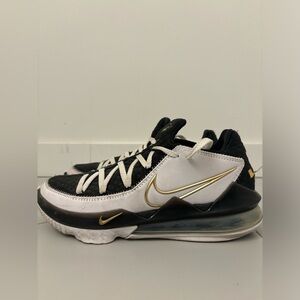 Nike LeBron XVII REACT Low Size 8.5 U.S Men